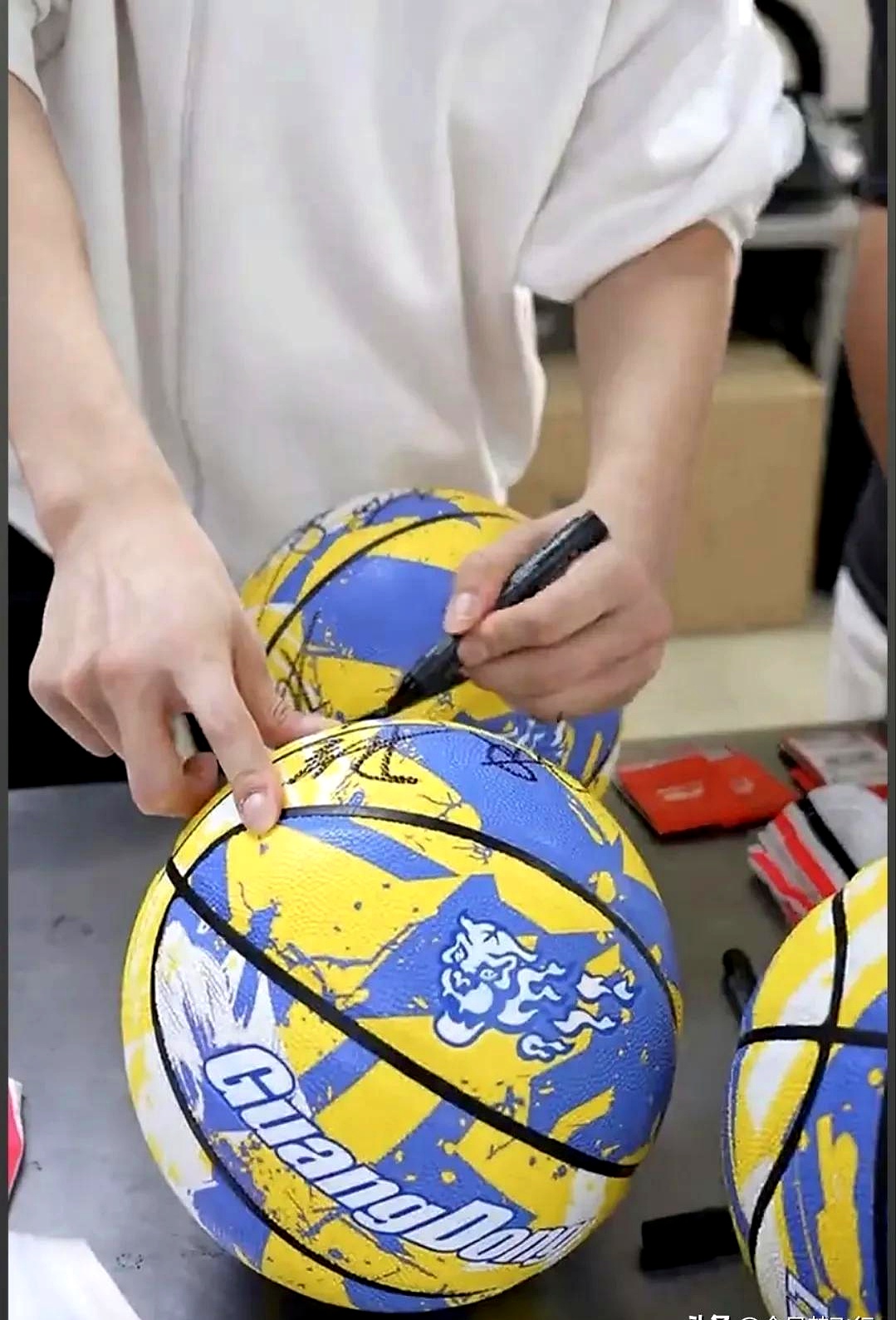 Ming重返赛场，险胜首场状态出色，日本队观众沸腾！的简单介绍