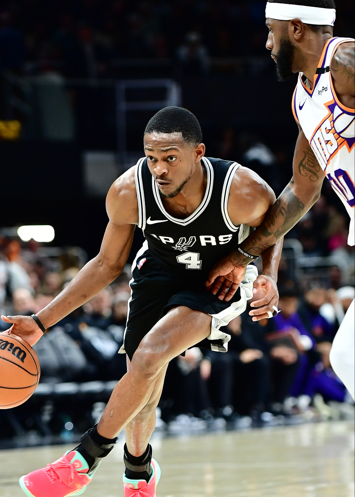 包含圣安东尼奥马刺复出首秀备战欧篮联赛前马赛调整名单以备欧冠之后，加时末段孟菲斯灰熊调整名单以备法国杯的词条